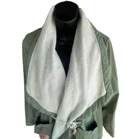 Unpublished women’s asymmetric fur fully lined navy green front pockets sz M - Picture 4 of 9